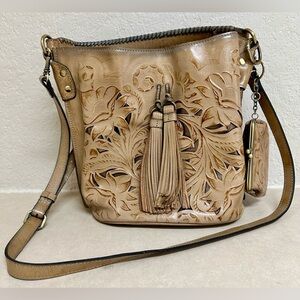 Patricia Nash Burnished Tooled Torresina Bucket Crossbody Leather Purse Tan